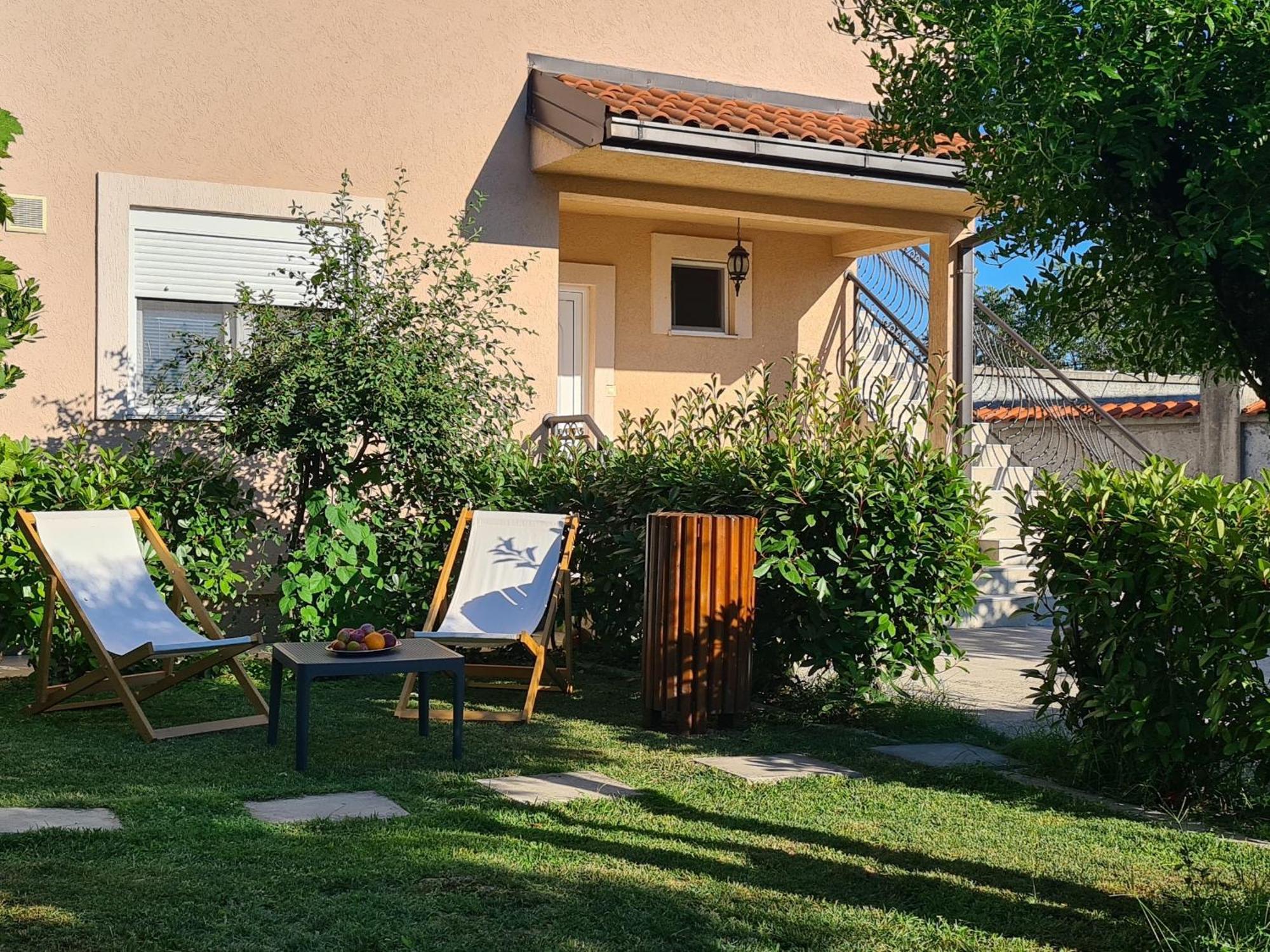 Apartments Aerodrom Podgorica Exteriör bild